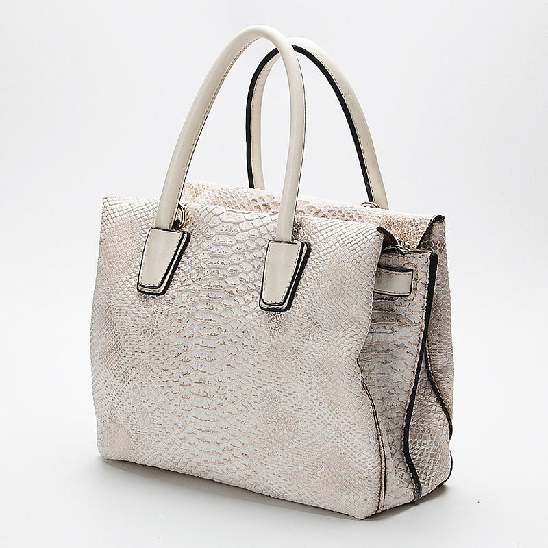 光影间的优雅 专业包类产品摄影的艺术